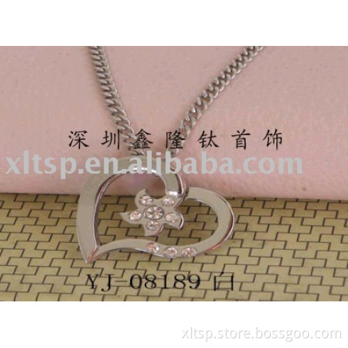TC43 Fashion Heart-shaped Titanium Pendant Heart Pendant